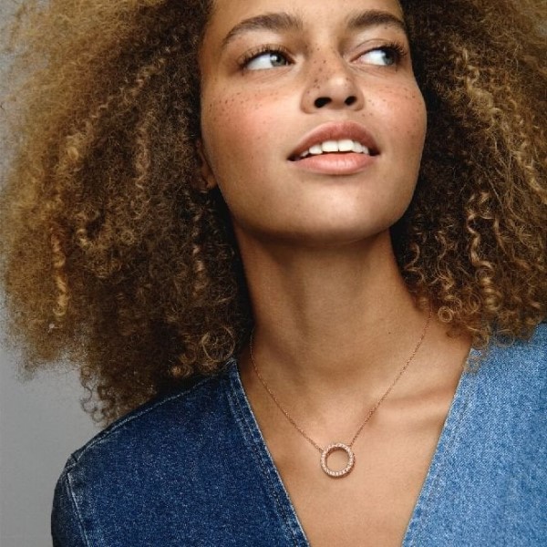 Ruusu Ympyrä Kimaltelee Kaulakoru Pandora Suomi