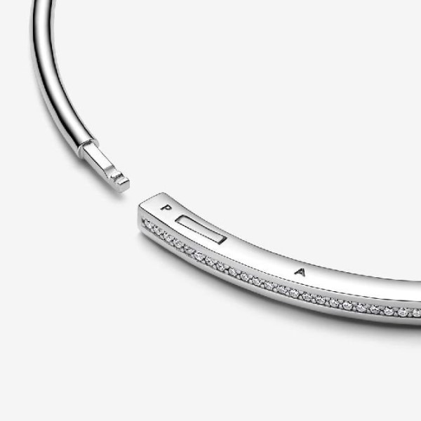 Signature I-d Pave Bangle Pandora Suomi